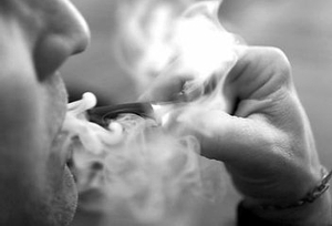 媒体调查多数电子烟含尼古丁也会上瘾 监管有空白