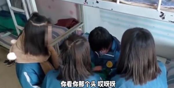 河北初中女生被同学逼抽电子烟，拒绝后遭轮扇耳光，涉事校长已停职 