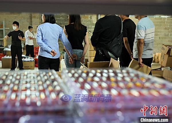 广西贺州警方破获一起特大假冒注册商标电子烟案：涉案过亿元 