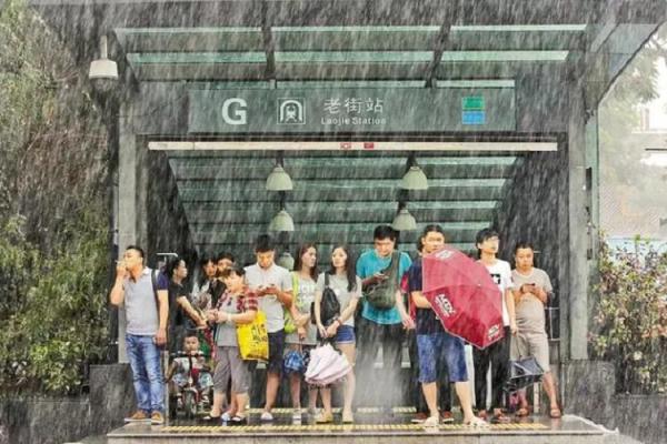 深圳史上最严“控烟令”来了 公交站禁吸电子烟也不行