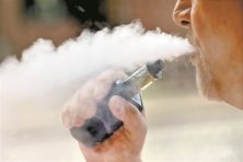 电子烟烟油在线购《中国抽烟危害健康陈诉2020》宣布，首度明确：有充实证据表白电子烟不健康