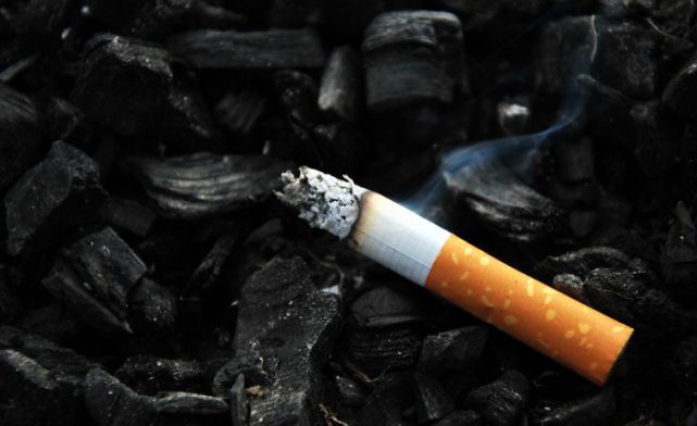 吸电子烟有害健康吗_吸电子烟的危害肚子痛_儿童吸电子烟有危害吗