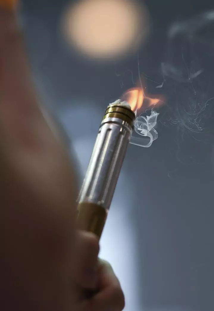 电子烟消费年轻化需警惕：蒸汽大烟雾会损伤肺部免疫细胞